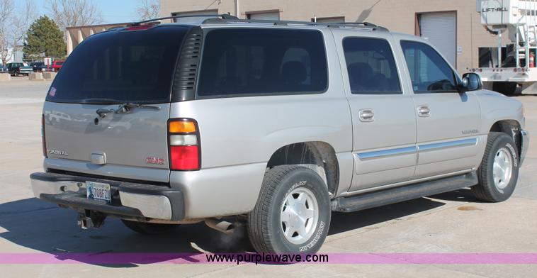image for item L6754 2004 GMC Yukon XL 1500 SUV