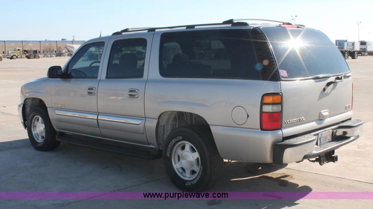 image for item L6754 2004 GMC Yukon XL 1500 SUV