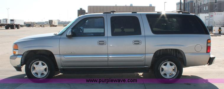 image for item L6754 2004 GMC Yukon XL 1500 SUV