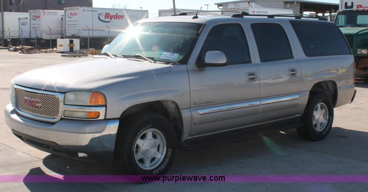 image for item L6754 2004 GMC Yukon XL 1500 SUV