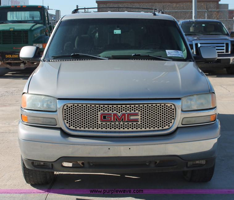 image for item L6754 2004 GMC Yukon XL 1500 SUV
