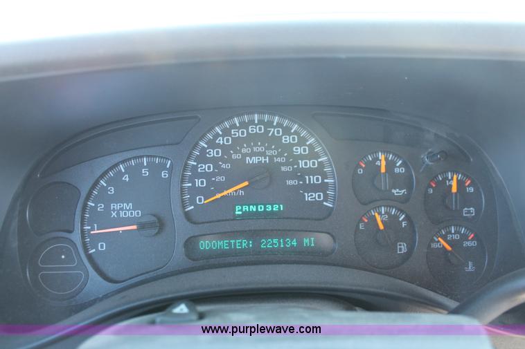 image for item L6754 2004 GMC Yukon XL 1500 SUV