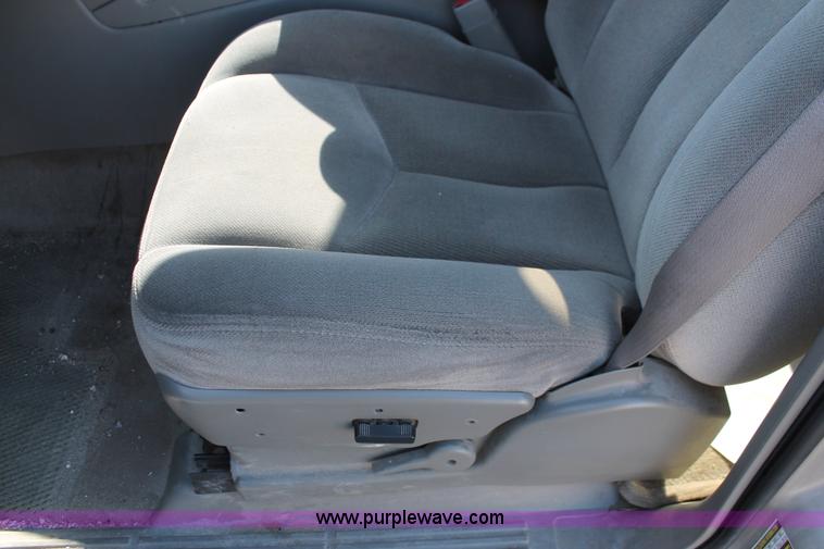 image for item L6754 2004 GMC Yukon XL 1500 SUV