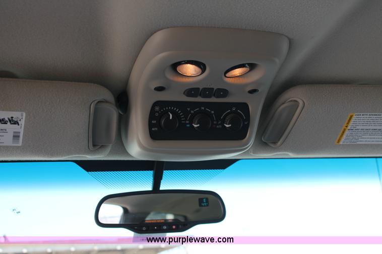 image for item L6754 2004 GMC Yukon XL 1500 SUV