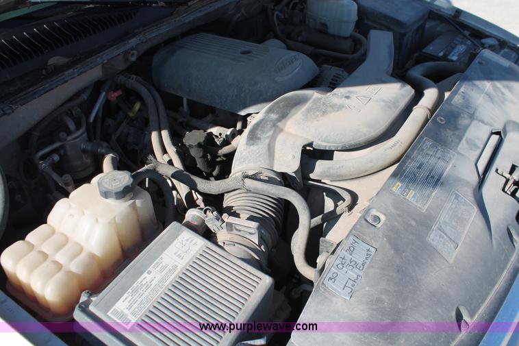 image for item L6754 2004 GMC Yukon XL 1500 SUV