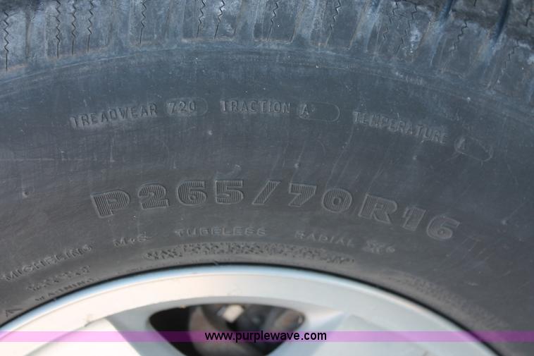 image for item L6754 2004 GMC Yukon XL 1500 SUV