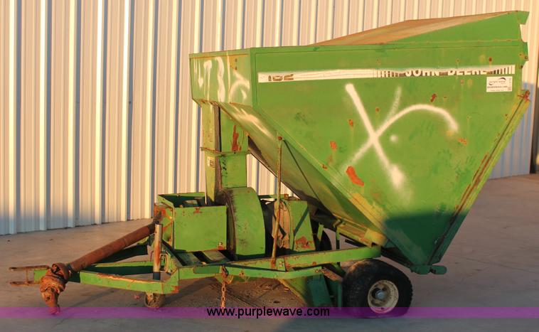 image for item L6756 John Deere 162 landscape vacuum