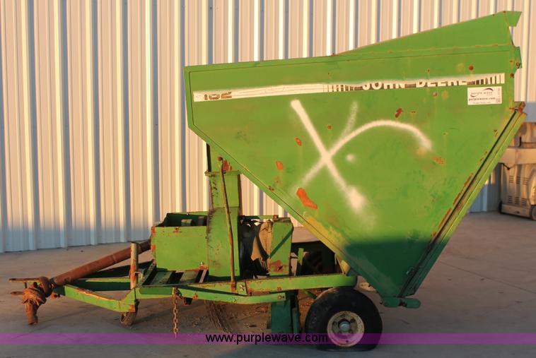 image for item L6756 John Deere 162 landscape vacuum