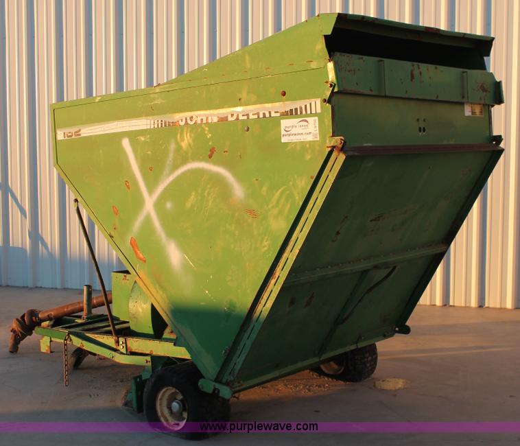 image for item L6756 John Deere 162 landscape vacuum