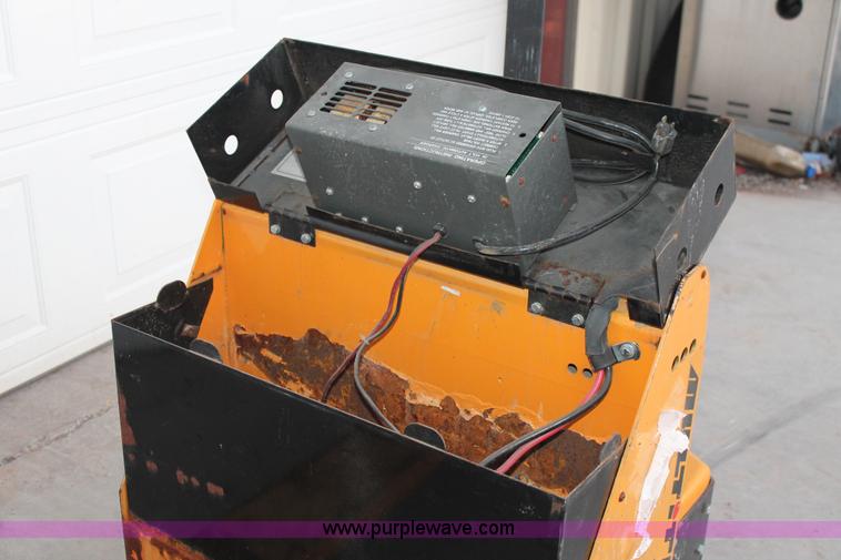 image for item L6761 Multiton WM30 electric pallet jack