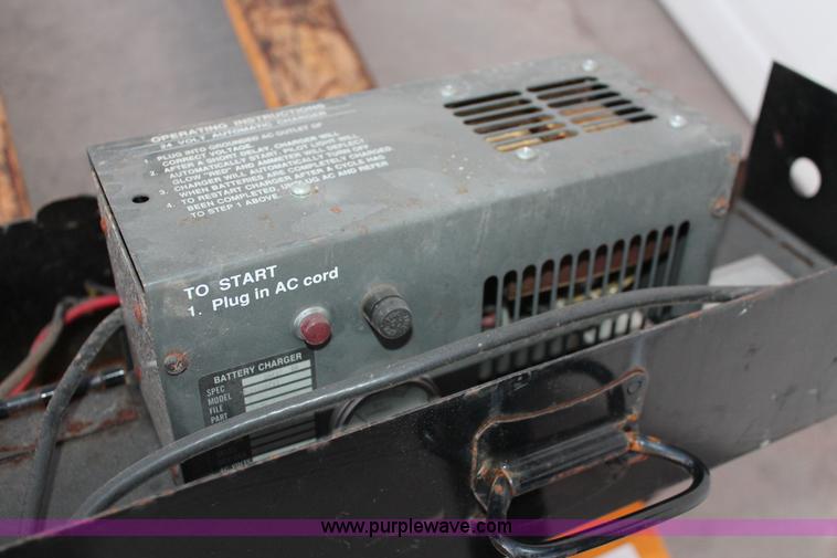 image for item L6761 Multiton WM30 electric pallet jack