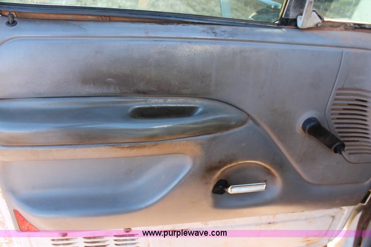 image for item L6766 1996 Ford F250 HD XL pickup truck