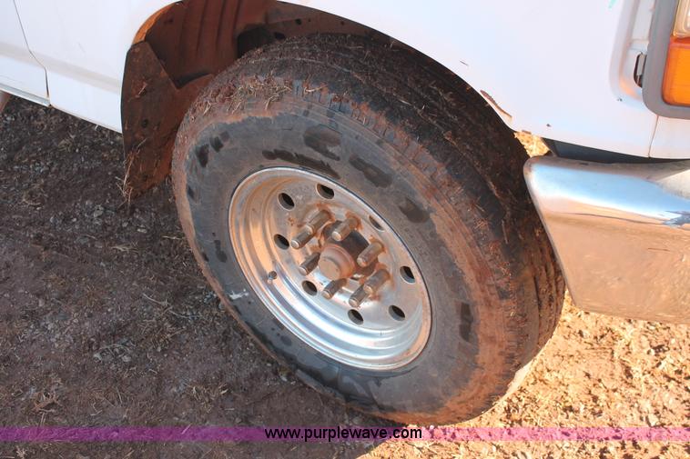 image for item L6766 1996 Ford F250 HD XL pickup truck