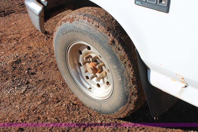 image for item L6766 1996 Ford F250 HD XL pickup truck