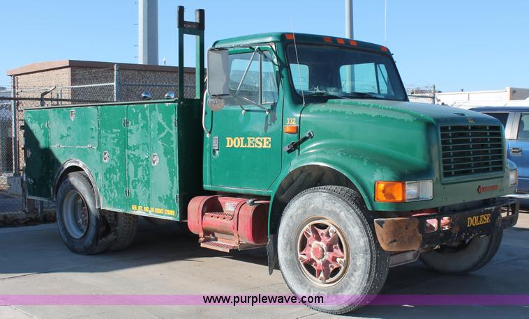 image for item L6772 1991 International 4900 service truck