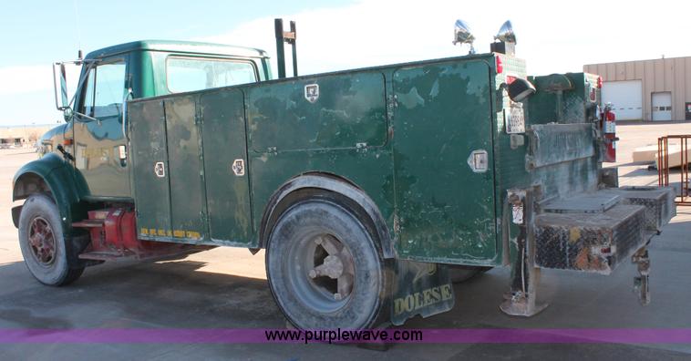image for item L6772 1991 International 4900 service truck