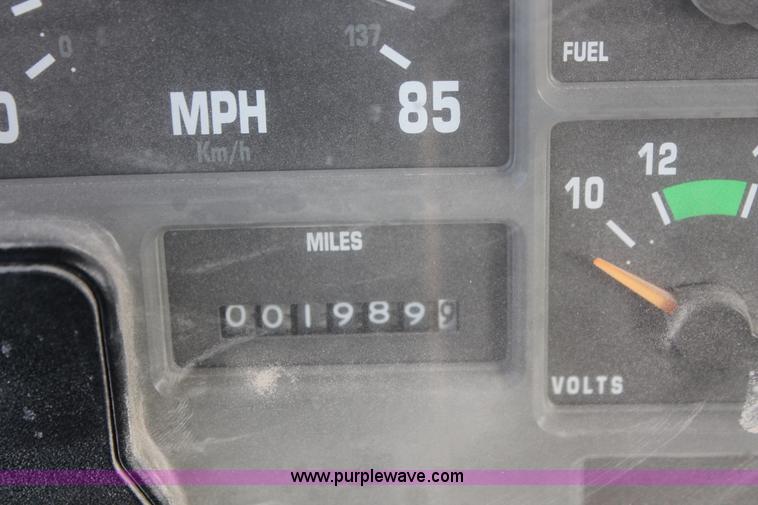 image for item L6772 1991 International 4900 service truck