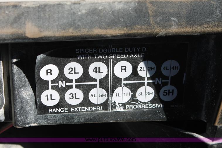 image for item L6772 1991 International 4900 service truck