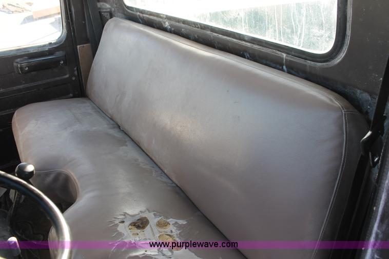 image for item L6772 1991 International 4900 service truck