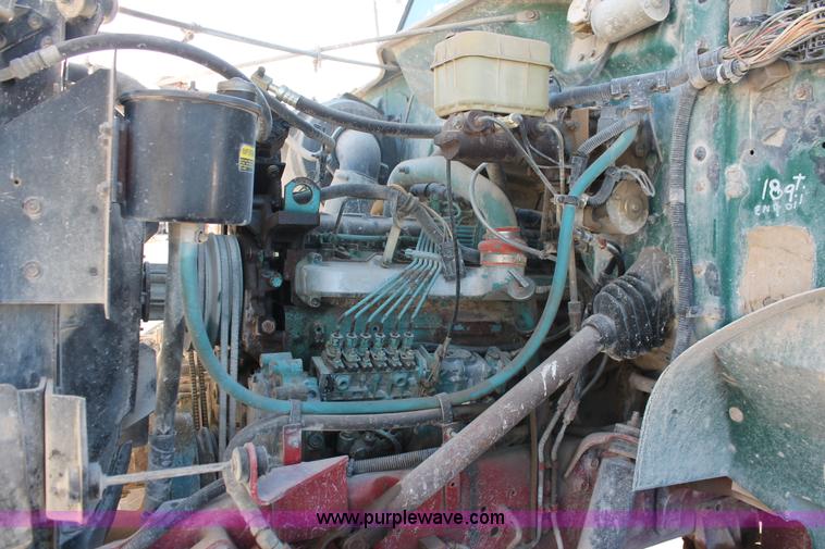 image for item L6772 1991 International 4900 service truck