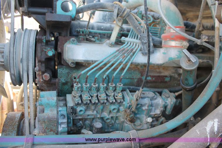 image for item L6772 1991 International 4900 service truck