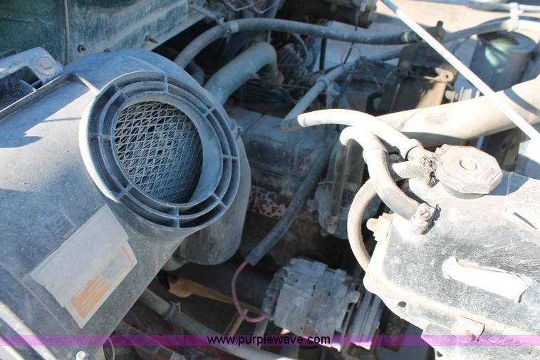 image for item L6772 1991 International 4900 service truck