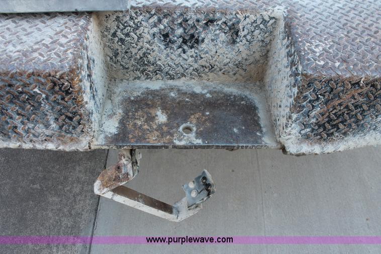 image for item L6772 1991 International 4900 service truck