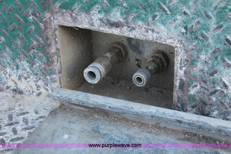 image for item L6772 1991 International 4900 service truck