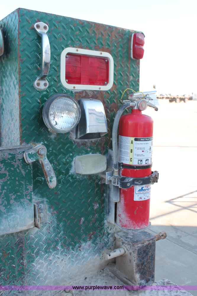 image for item L6772 1991 International 4900 service truck