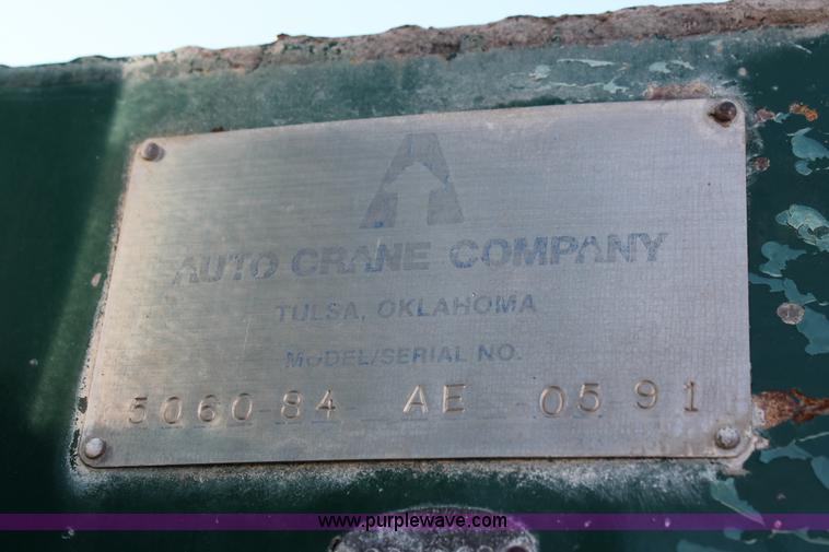 image for item L6772 1991 International 4900 service truck