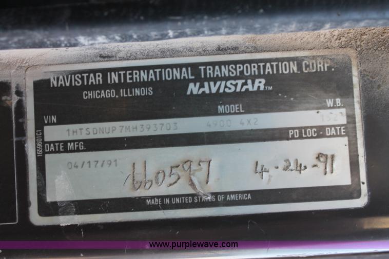 image for item L6772 1991 International 4900 service truck