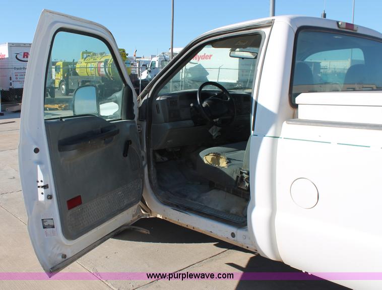 image for item L6774 2002 Ford F250 Super Duty XL pickup truck