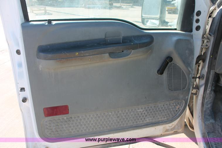 image for item L6774 2002 Ford F250 Super Duty XL pickup truck