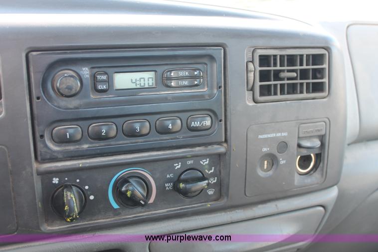 image for item L6774 2002 Ford F250 Super Duty XL pickup truck