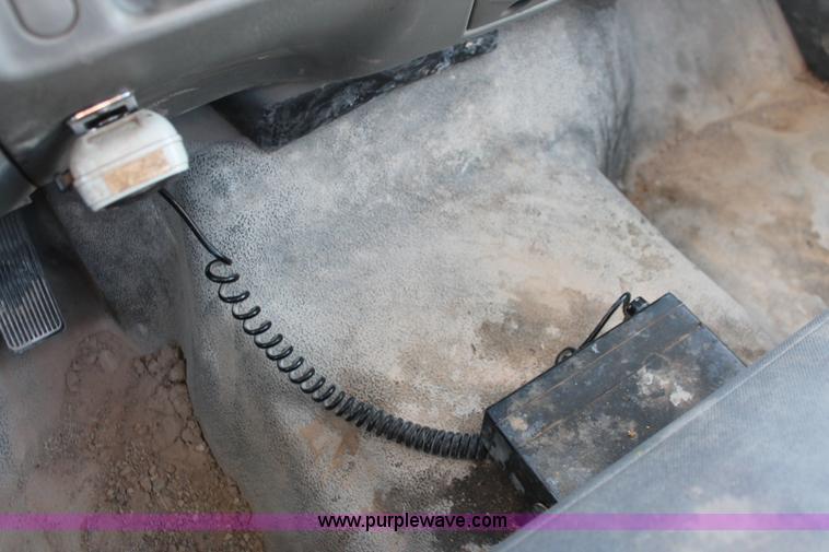 image for item L6774 2002 Ford F250 Super Duty XL pickup truck