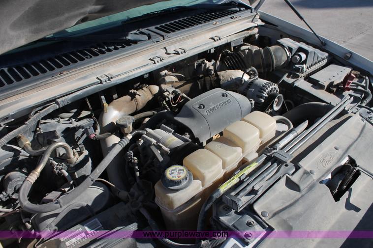 image for item L6774 2002 Ford F250 Super Duty XL pickup truck