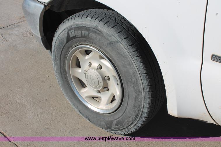 image for item L6774 2002 Ford F250 Super Duty XL pickup truck