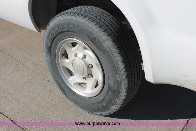 image for item L6774 2002 Ford F250 Super Duty XL pickup truck