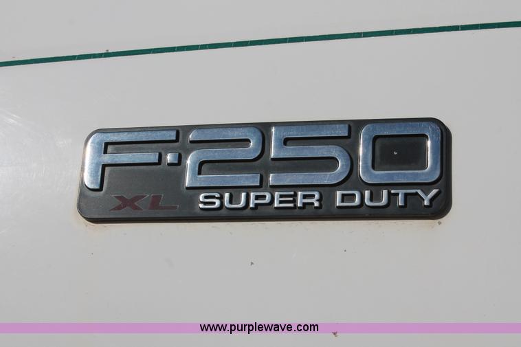 image for item L6774 2002 Ford F250 Super Duty XL pickup truck