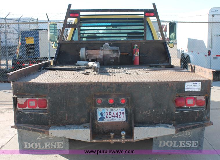 image for item L6775 2001 Chevrolet Silverado 3500HD flatbed pickup truck
