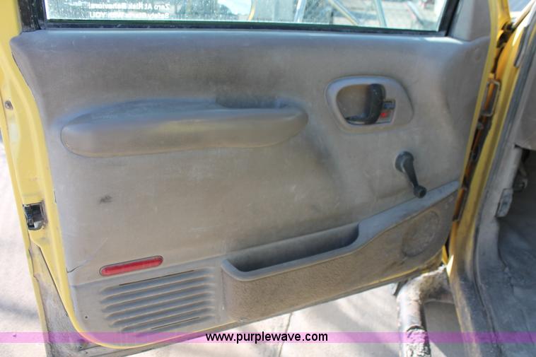 image for item L6775 2001 Chevrolet Silverado 3500HD flatbed pickup truck