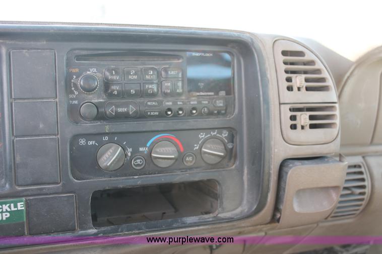 image for item L6775 2001 Chevrolet Silverado 3500HD flatbed pickup truck