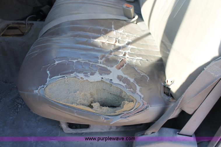 image for item L6775 2001 Chevrolet Silverado 3500HD flatbed pickup truck