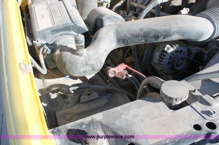 image for item L6775 2001 Chevrolet Silverado 3500HD flatbed pickup truck