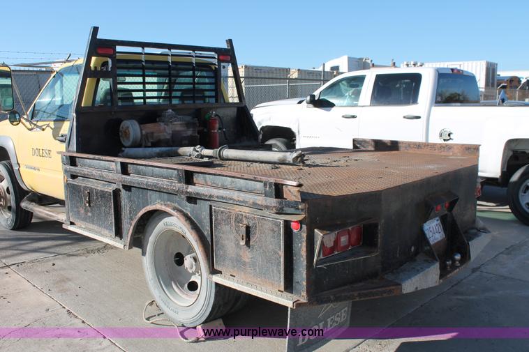image for item L6775 2001 Chevrolet Silverado 3500HD flatbed pickup truck