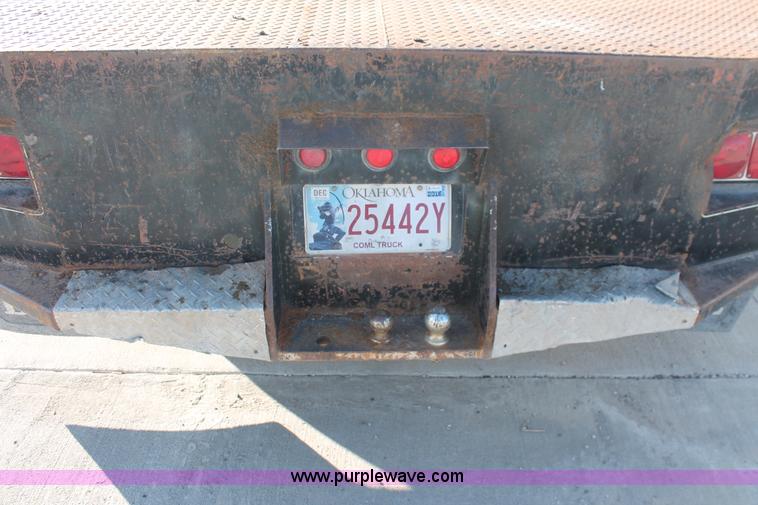 image for item L6775 2001 Chevrolet Silverado 3500HD flatbed pickup truck