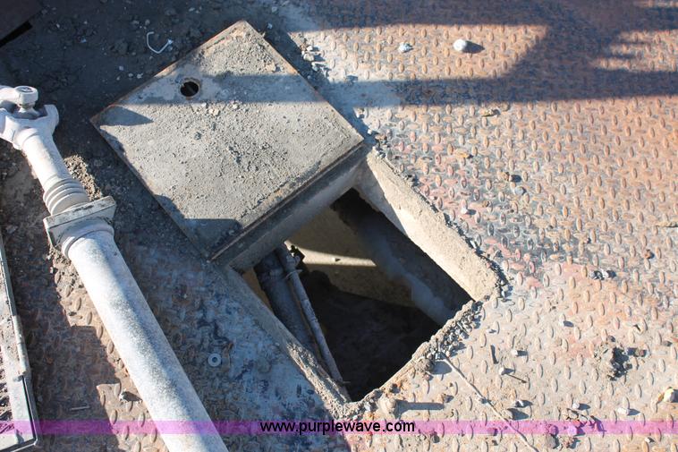 image for item L6775 2001 Chevrolet Silverado 3500HD flatbed pickup truck