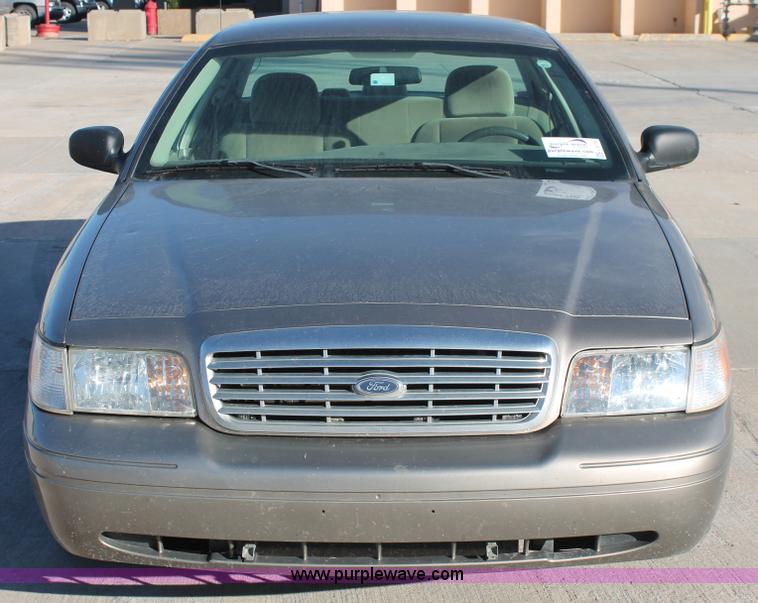 image for item L6776 2005 Ford Crown Victoria