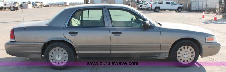 image for item L6776 2005 Ford Crown Victoria