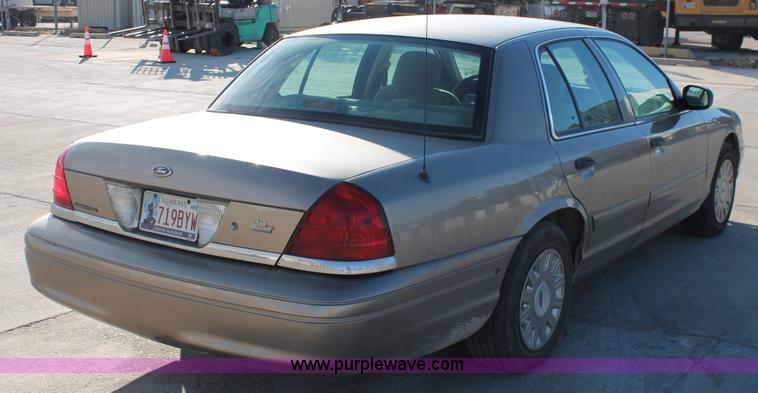 image for item L6776 2005 Ford Crown Victoria